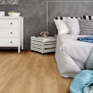 Keď sa domov stane miestom, kde si konečne vyzujete topánky… a zrazu cítite teplo, ticho a pokoj. 🍂 Pod nohami dub, v duši...