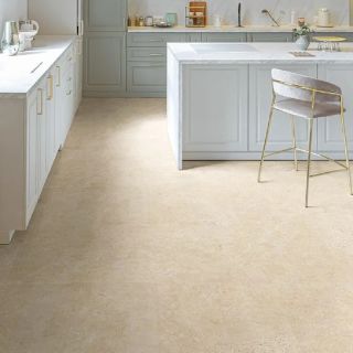 ✨ Objectline Click 1052 – Kameň Krémový ✨ Moderný vzhľad prírodného kameňa, komfort korku a odolnosť vinylu v jednom! 🤍...