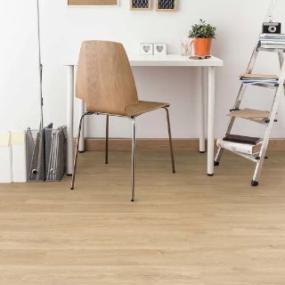 Ecoline Click 9551 Dub Champagne – keď podlaha spraví WOW! ✨🏡 Vinyl na HDF + korková podložka 9,5 mm = komfort, ktorý...